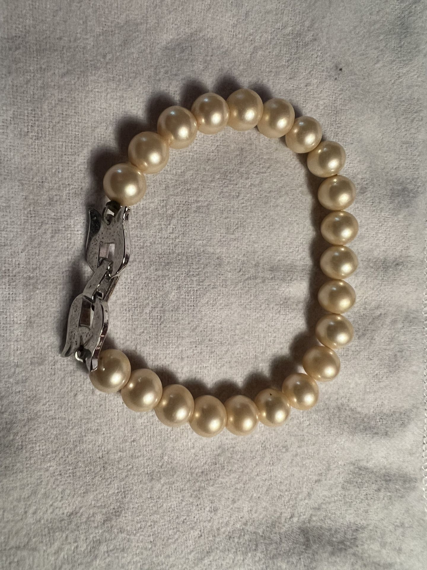 Vintage Crown Trifari Glass Pearl Bracelet