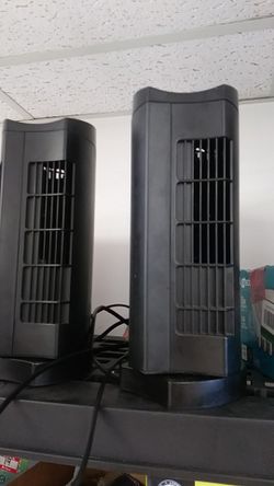 2 small table desk fans