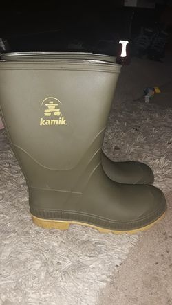 Womens size 7 rain boots