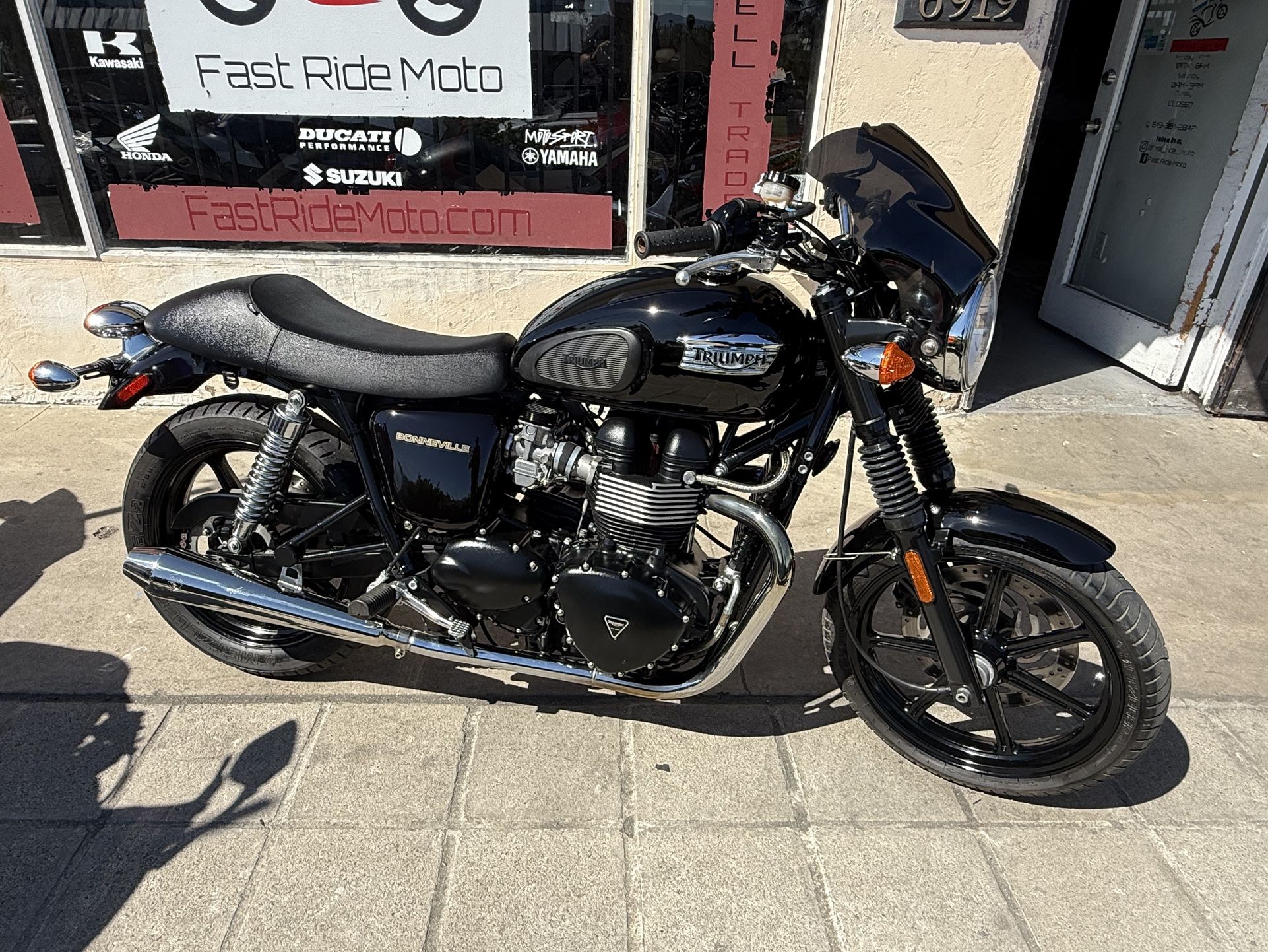 2009 Triumph Boneville Mint Condition!