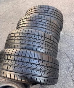 235/55r17 Falken tires con 80% de Vida las 4