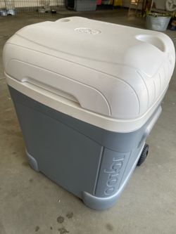 Igloo cooler ice chest