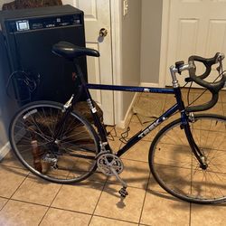 TREK 1220 ZX Aluminum Series- Frame 22-1/2 inch Wheels 700