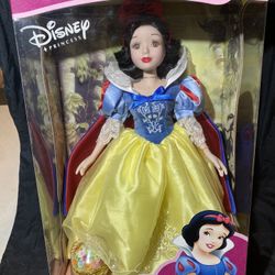 Disney Princess Porcelain Doll Snow White Brass Key Collectibles 2002 New in Box