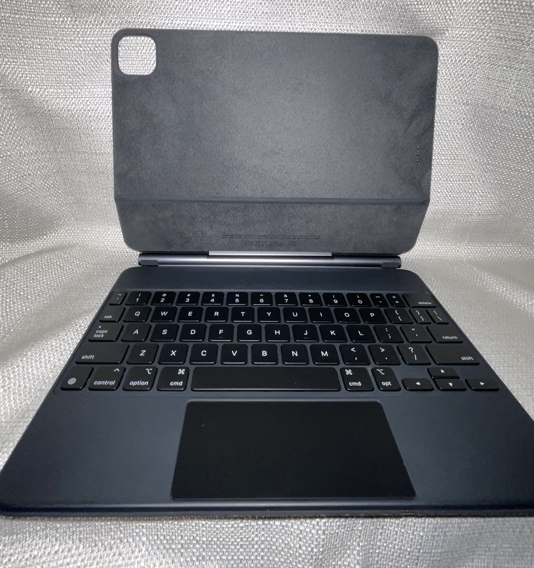 Apple Magic Keyboard for iPad Pro 11-inch – Great Condition