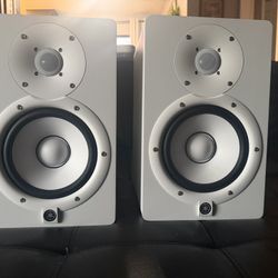 HS7 Speakers 