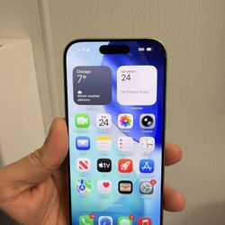 iPhone 17 256GB Mint Green Unlocked READ LISTING!