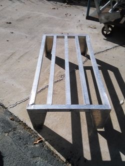 Alimun shelve used in cooler box before