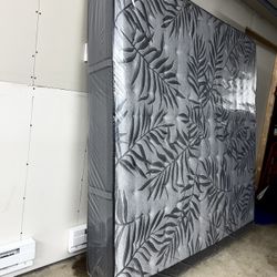 CALIFORNIA KING SEALY posturepedic firm ( mattress only) extra charge delivery   Never slept on/// this mattress is from display store     Available f