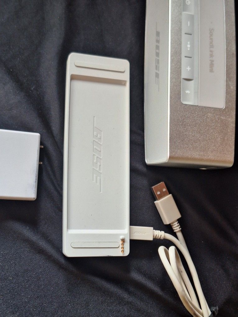 Bose Min 2 Bluetooth  Soeaker  , Bose Cradle ,bose Charger