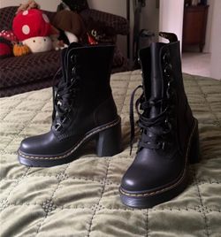 Dr martens boots size 6