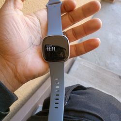 Fitbit - smartwatch versa 4