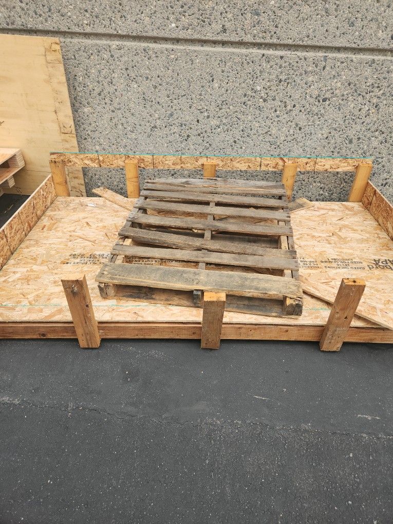 Free Wood And Plastic Container for Sale in Carlsbad, CA OfferUp