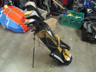 Used Walter Hagen JR 8 Piece GOLF SET RH With Putter-SKU: 36059-7