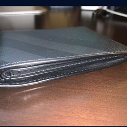 Burberry Wallet Almost New Authentic