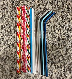 Jeffree Star Reusable Metal Straw Set