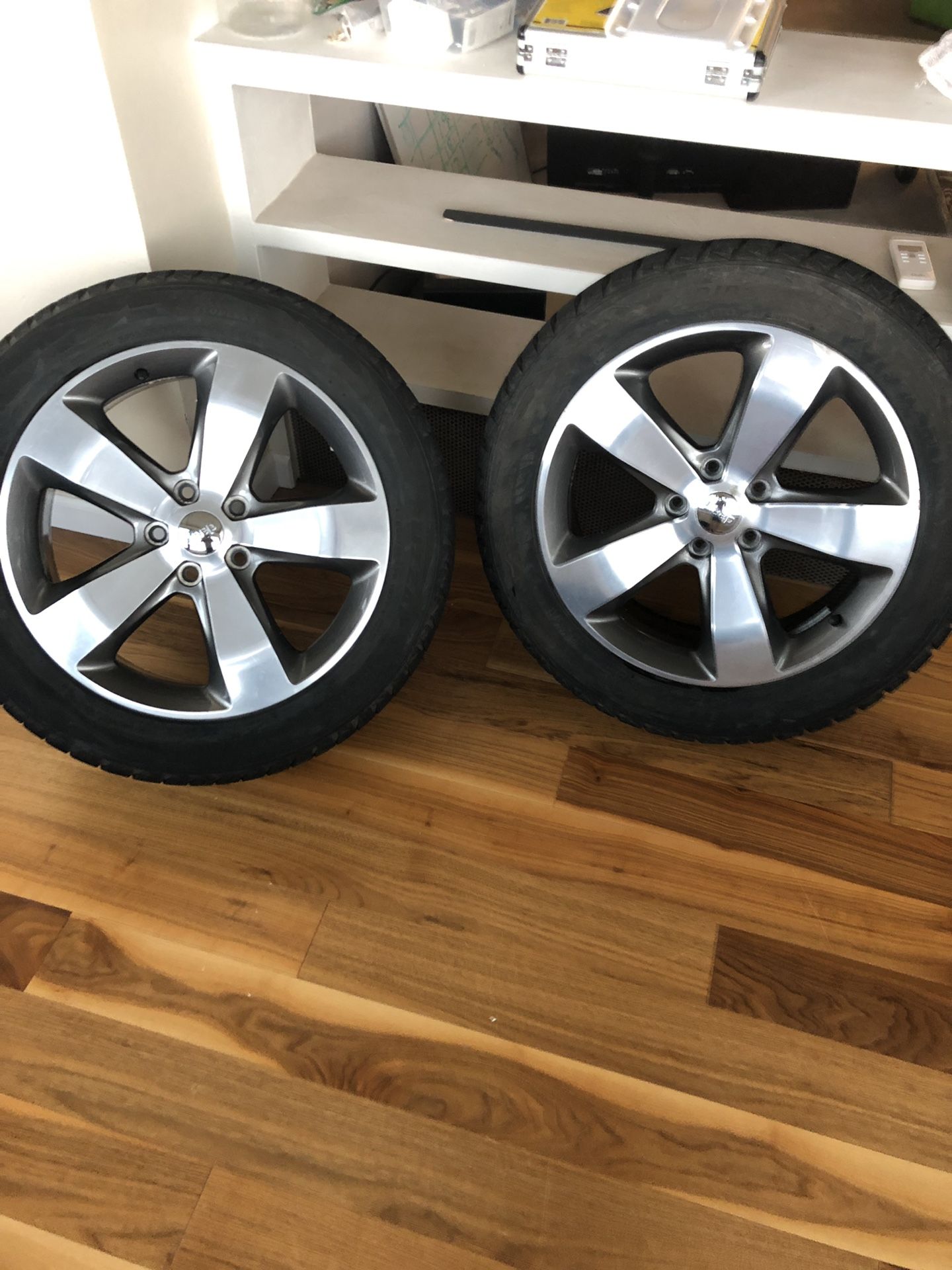 2014-2016 Jeep Grand Cherokee wheels and tires