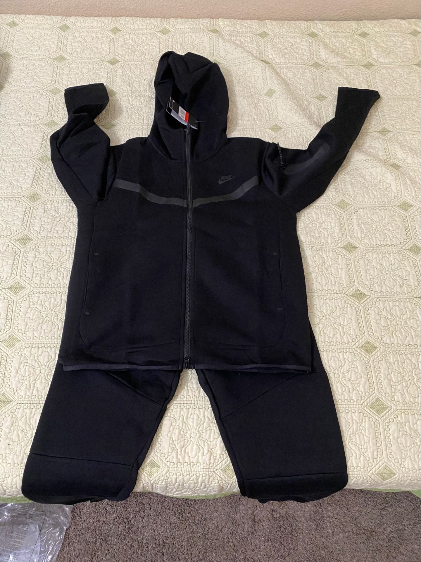 Nike tech sets hella colors (R3P)