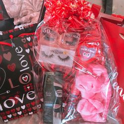 Beautiful Black Mask, Eyelashes, Soft Headband And A Candy Heart
