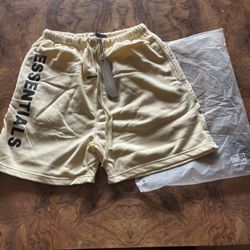 Essentials Shorts 