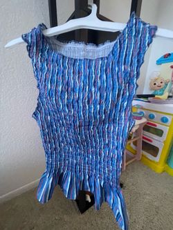 Women’s top stretchy medium new