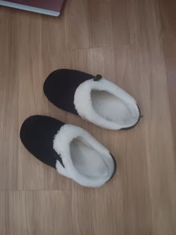 WOMEN'S SLIPPERS