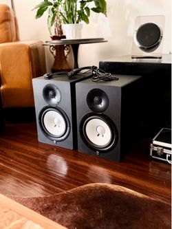 Yamaha HS80M Powered 8” Studio Monitors Pair