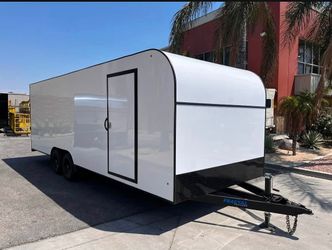 TRAILA CERRADA/ REMOLQUE /AUTO