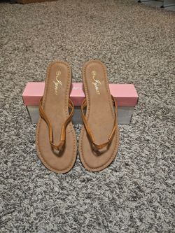 Jynx Tan Flip Flop Sandals Size 9