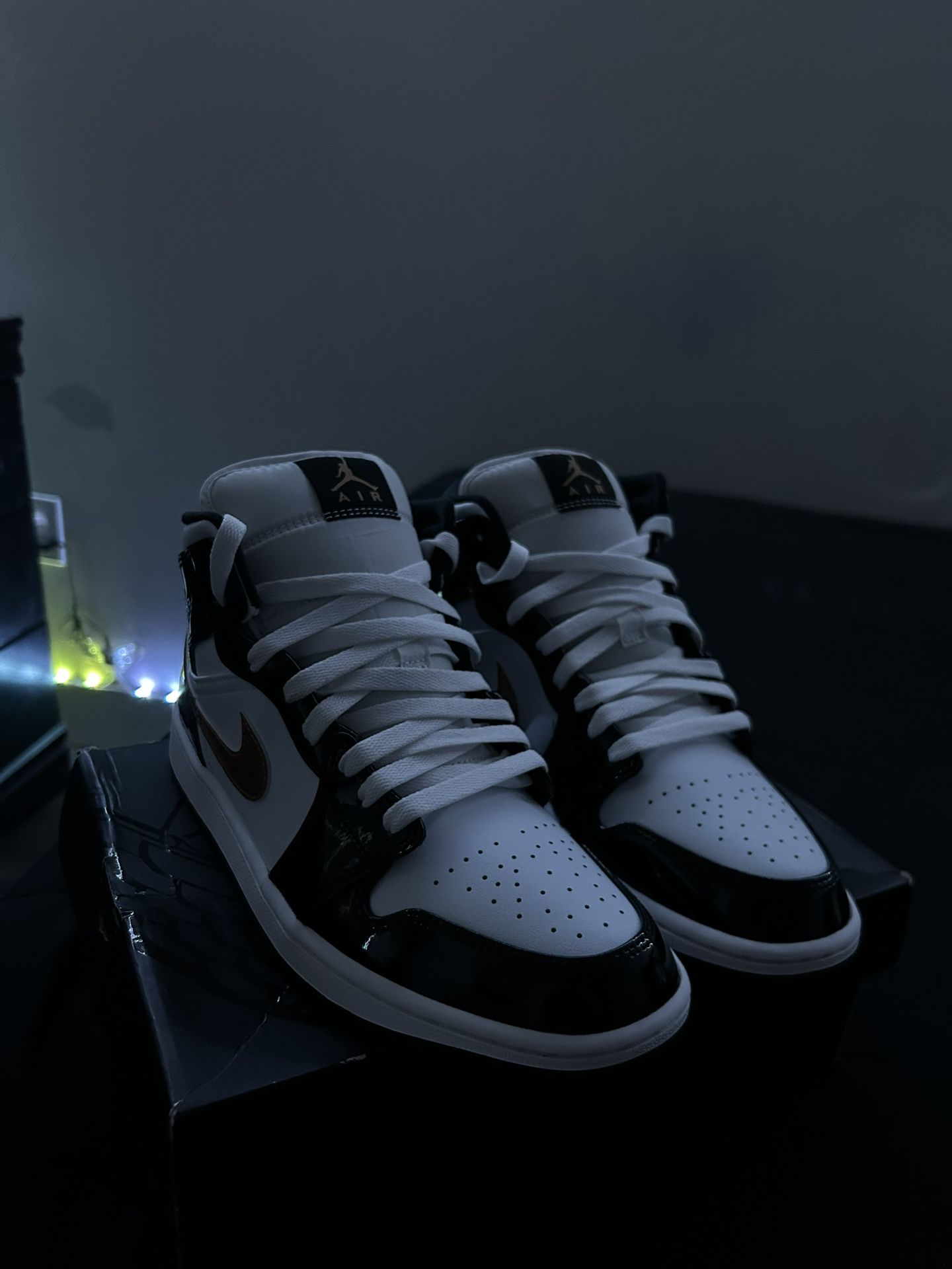 Air Jordan 1 Mid SE