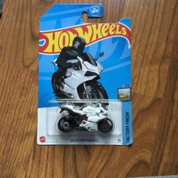 Hot Wheels White Ducati 1199 Panigale Treasure Hunt, 164/250 | Factory Fresh 5/5