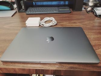 Apple MacBook Pro Laptop, Touchbar, 18