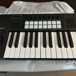 Novation Launchkey 25 MK4 Full Size Keys