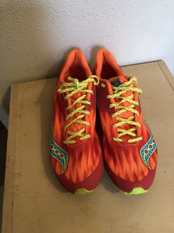 Women’s saucony cross country running shoes sz 9 1/2