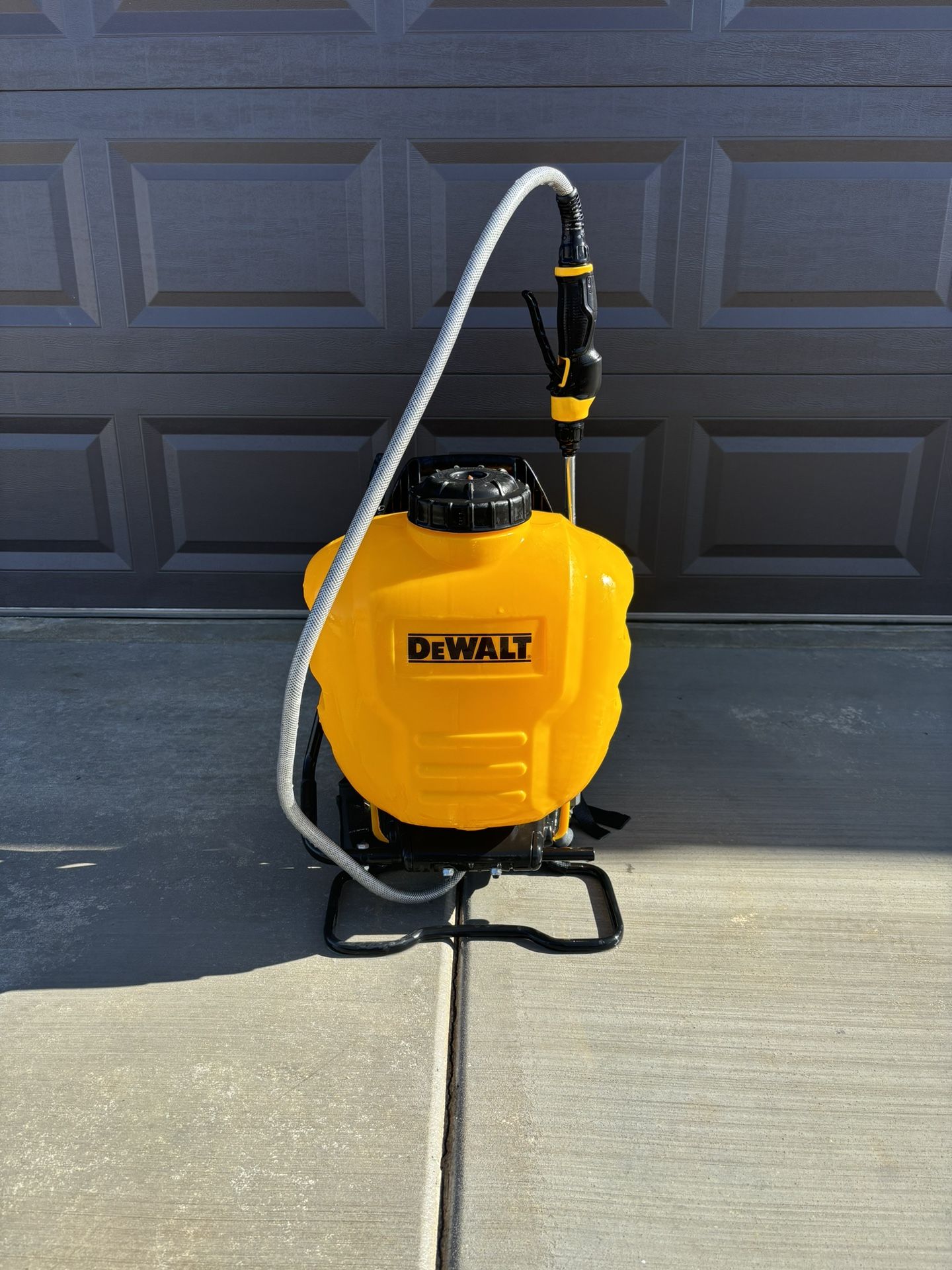 Dewalt 4 Gal Backpack Sprayer