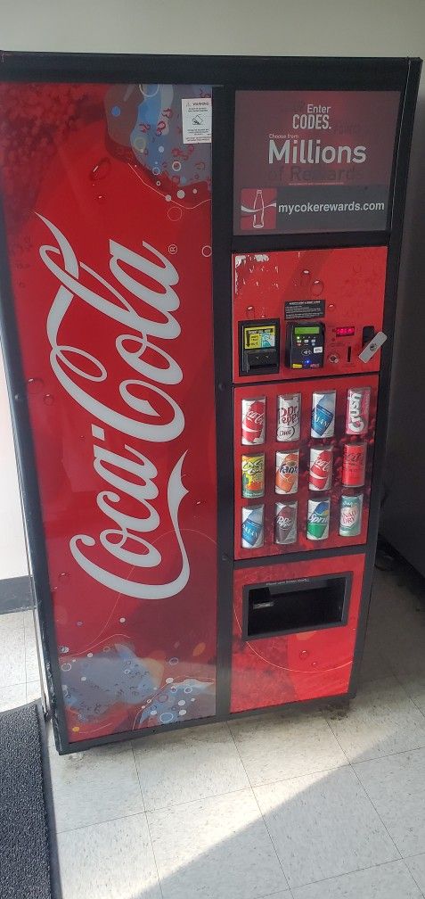 12 Selection Coca-Cola Vending Machine W/ Cc Reader