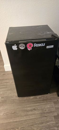 Igloo 32 Inch Mini Fridge