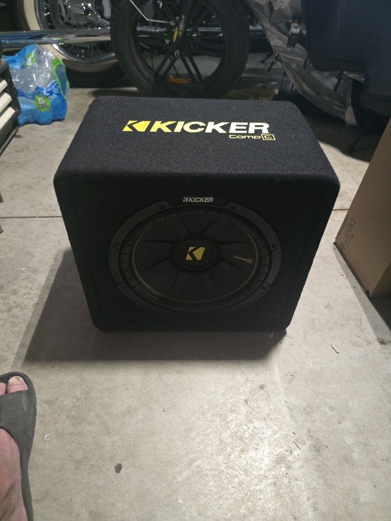12"Kicker COMP C WITH AMP!