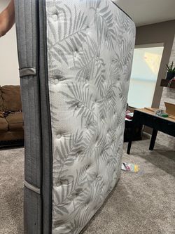 Full size mattress