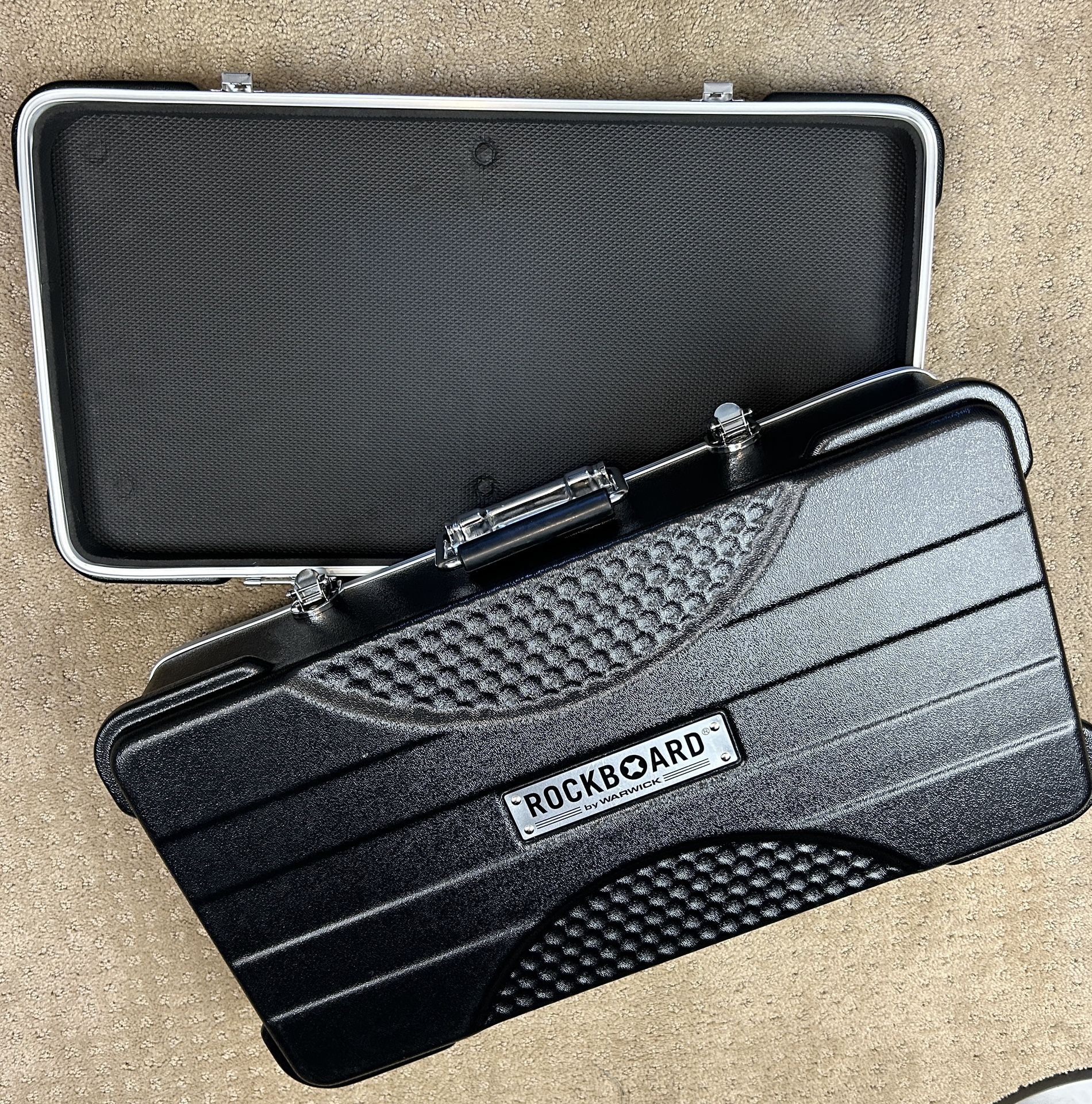Pedalboard Case Rockboard ABS Lockable Touring Case