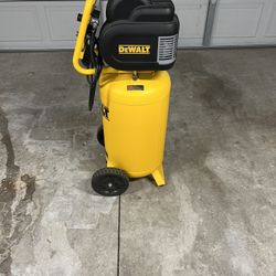 Dewalt D55168 15Gal Compressor 