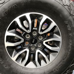 FORD SVT.  F150.    6x135.     USED WHEELS. TIRES