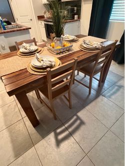 Dining table w/4 chairs