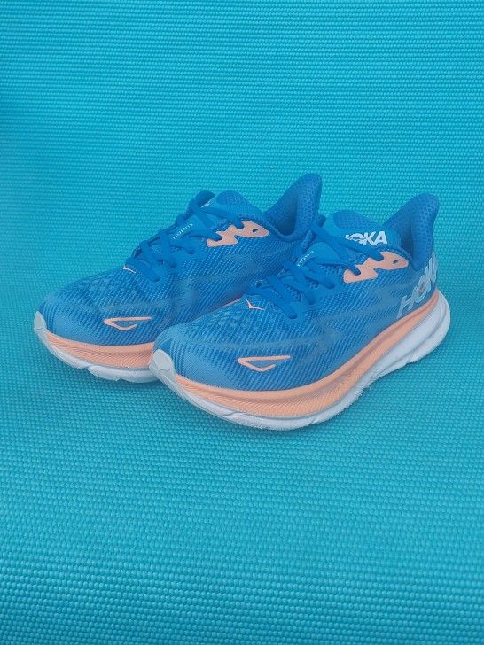 Hoka One One M Clifton 9 Wide Athletic Running Shoes
Men's Size 9.5 2E
