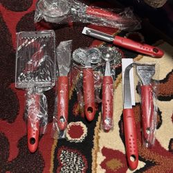 8 Piece Kitchen Set…NEW