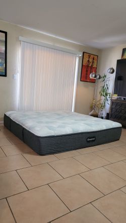 VERY NICE KING SIZE BEAUTYREST MATTRESS FOR SALE! IN GREAT CONDITION,  FREE DELIVERY