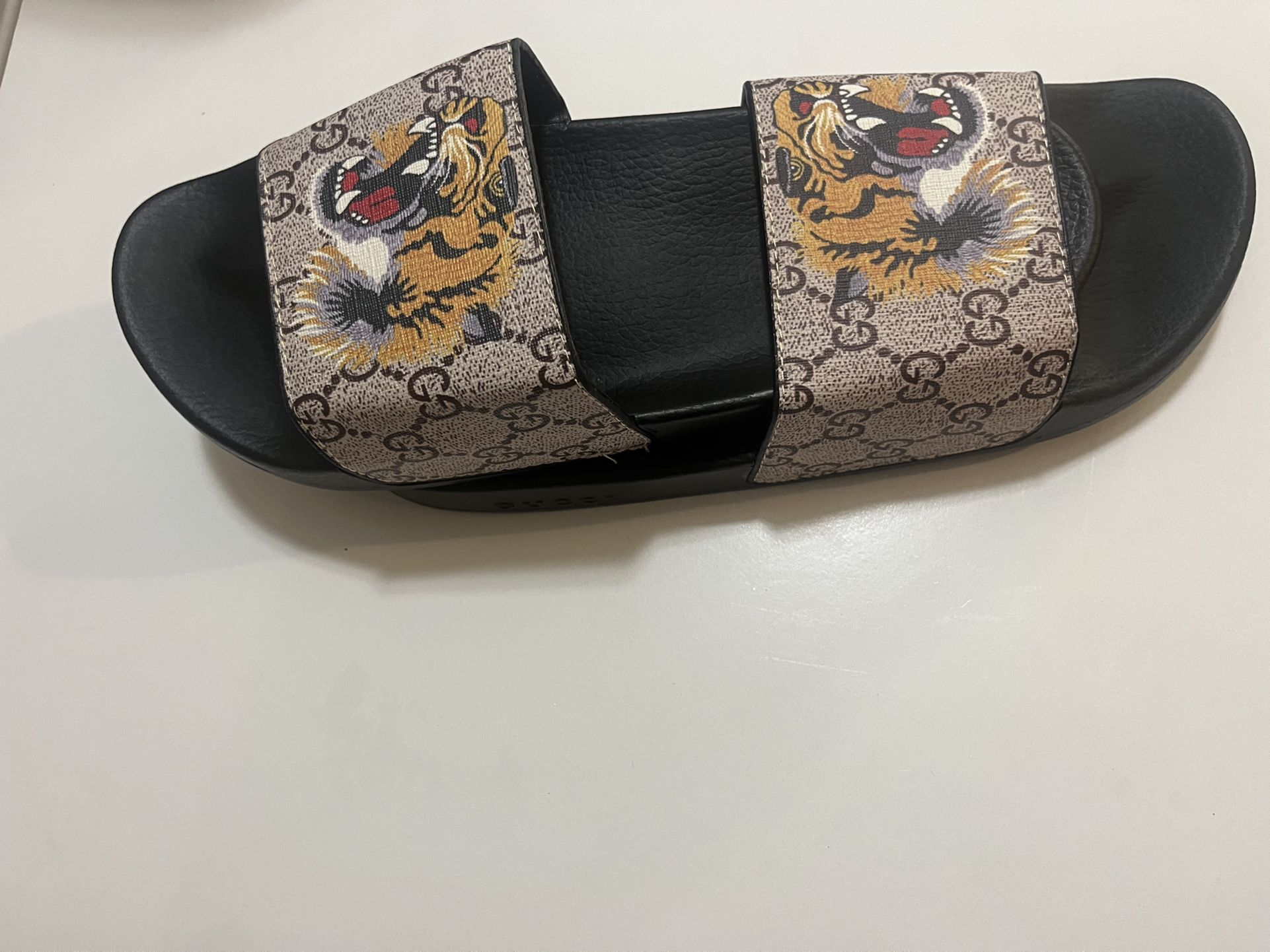 Louis Vuitton Slides for Sale in Charlotte, NC - OfferUp