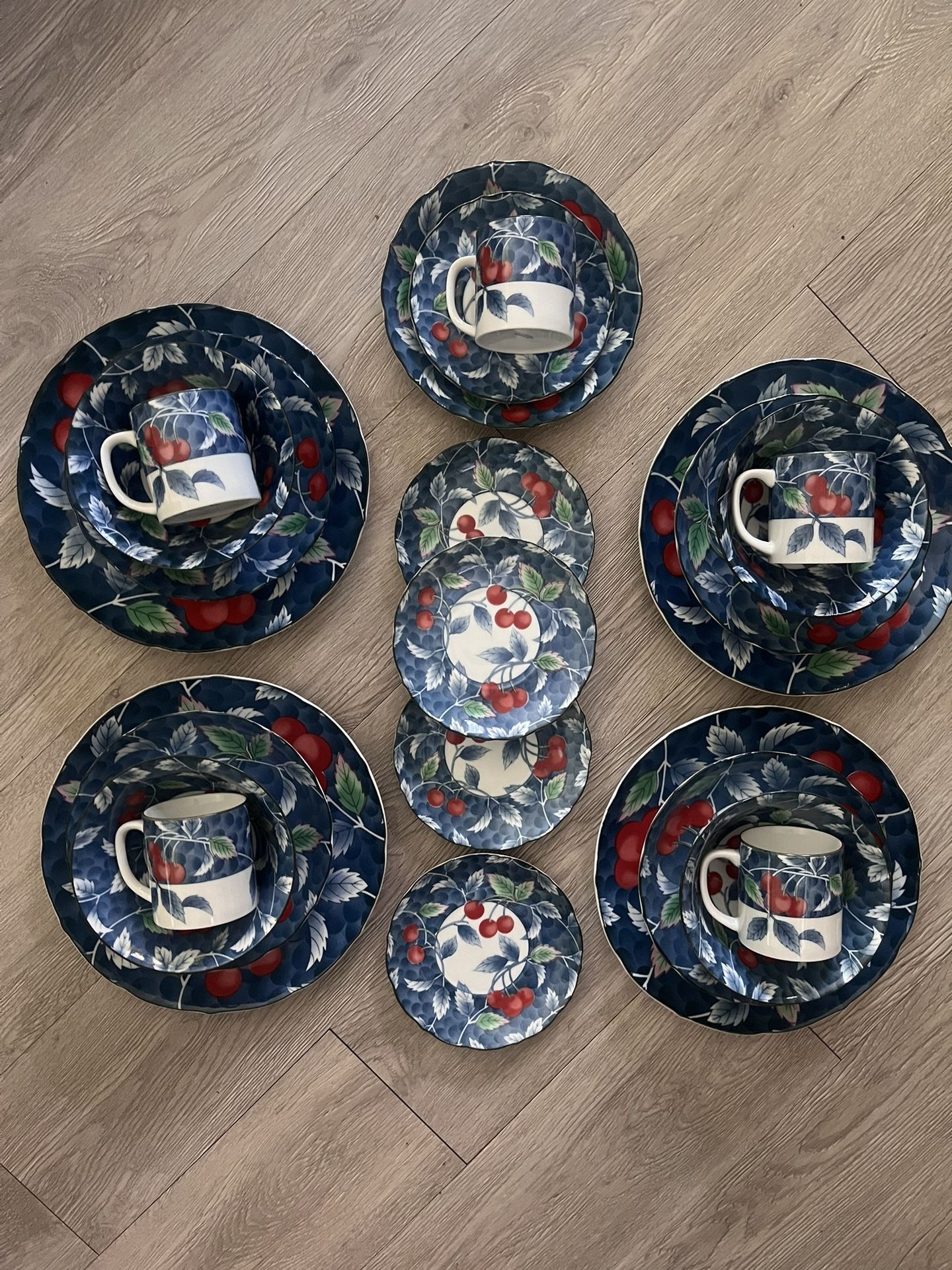 Rare Vintage Williams Sonoma Red Cherry Dish Set