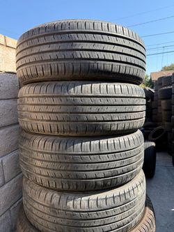 225/60r16 Kuhmo tires en Excelentes Condiciones de vida las 4