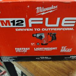 Milwaukee fuel 5/8 rotary hammer SDS plus m12